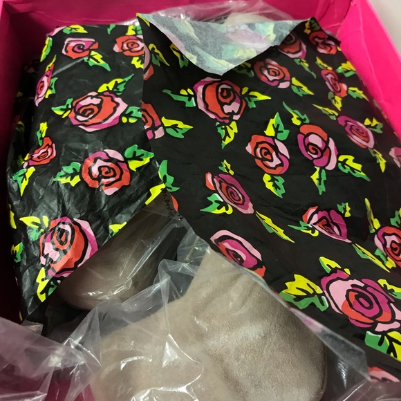 nude tan suede Betsey Johnson heeled booties shoes model casting call runway 8.5 - Picture 10 of 10